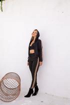 Conjunto Moletom Preto com detalhes amarelos