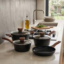Conjunto Panelas Antiaderente Stone 4 Peças Preto c/ Tampa de Vidro Indução Fundo Triplo Conjunto Panelas Antiaderente Stone 4 Peças Preto c/ Tampa de Vidro Indução Fundo Triplo