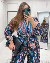 Conjunto Pantalona com cropped estampa escura PLUS SIZE Conjunto Pantalona com cropped estampa escura PLUS SIZE