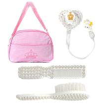 Conjunto para Bebê Reborn com Pentinho, Escova e Bolsa Maternidade Rosa com Chupeta Conjunto para Bebê Reborn com Pentinho, Escova e Bolsa Maternidade Rosa com Chupeta