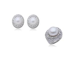 Conjunto pérola central com lateral trabalhada banhado a ródio