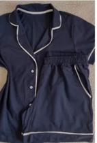 Conjunto Pijama, Adulto, Feminino, no Cetim, na cor: Azul e Branco.