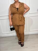 Conjunto Plus Size Alfaiataria Colete + Calça Moda Extra Grande Tamanho Especial Moda Feminina Conjunto Plus Size Alfaiataria Colete + Calça Moda Extra Grande Tamanho Especial Moda Feminina