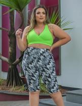 Conjunto Plus Size com Top Verde Neon sem bojo e Bermuda Ciclista Estampada Conjunto Plus Size com Top Verde Neon sem bojo e Bermuda Ciclista Estampada