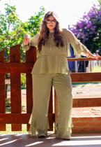 Conjunto Plus Size Elegante com Blusa e Calça Babado