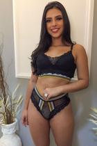 Conjunto preto de lingerie em renda barbatana na lateral e calcinha fio Conjunto preto de lingerie em renda barbatana na lateral e calcinha fio