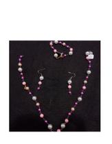 Conjunto pulseira, brinco e colar de pérola branca e rosa Conjunto pulseira, brinco e colar de pérola branca e rosa
