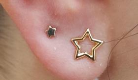 Conjunto Rommanel par de brincos de estrela primeiro e segundo furo 526592 522927