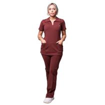Conjunto Scrub Pijama Cirúrgico Ricco Marrom Toque geladinho Poliamida Elastano Cor:MarromTamanho:GG