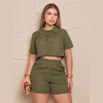 Conjunto Shorts com bolso cropped camisa com botões de madeira praia