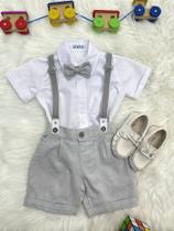 Conjunto Social Pajem: Camisa Branca, Short e Suspensório Cinza Claro