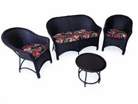 Conjunto Sofá com Poltronas Bali Área Externa Jardim Varanda Fibra Sintética cor tabaco Almofadas Mauí Vermelho Conjunto Sofá com Poltronas Bali Área Externa Jardim Varanda Fibra Sintética cor tabaco Almofadas Mauí Vermelho