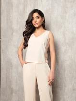 Conjunto Sophia Calça Pantalona e Blusa Cropped Decote V Bege Conjunto Sophia Calça Pantalona e Blusa Cropped Decote V Bege