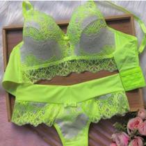 Conjunto sutiã e calcinha verde florescente com rendas Conjunto sutiã e calcinha verde florescente com rendas