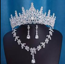 Conjunto Tiara+ Colar + Brincos Noiva Debutante Conjunto Tiara+ Colar + Brincos Noiva Debutante