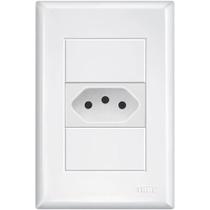 Conjunto Tomada 2P + T 20A/250v + Placa 4x2 Evidence Branco 2912 / 3888 Fame Conjunto Tomada 2P + T 20A/250v + Placa 4x2 Evidence Branco 2912 / 3888 Fame