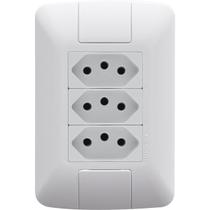 Conjunto tomada tripla 2p+t 20a tramontina aria com placa