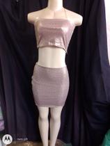Conjunto top e saia com detalhe em paetê Conjunto top e saia com detalhe em paetê