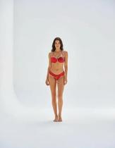 Conjunto top meia taça com fivela com tanga drapeada estampada