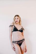Conjunto top sem bojo com calcinha fio Conjunto top sem bojo com calcinha fio
