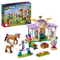 Conjunto Toy LEGO Friends Riding School com 2 cavalos e bonecas 4+