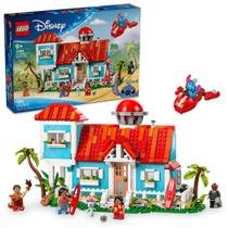 Construindo um conjunto de brinquedos LEGO Disney Lilo e Stitch Beach House