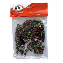 Conta dado letras pab013 6x6mm preto/color - KIT Conta dado letras pab013 6x6mm preto/color - KIT