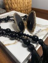 Contas pretas e fio de seda Contas pretas e fio de seda