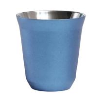 Copo De Café E Água Em Aço Inoxidável De Cor Sólida Com Design Simples De Fundo Plano Copo De Café E Água Em Aço Inoxidável De Cor Sólida Com Design Simples De Fundo Plano