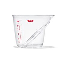 Copo de medição OXO Good Grips Mini Angled com capacidade de 60 mL Copo de medição OXO Good Grips Mini Angled com capacidade de 60 mL