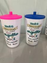 Copos com tampa e canudo