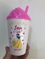 Copos twister 500 ml com tampa chantilly e canudos Copos twister 500 ml com tampa chantilly e canudos