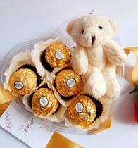 Coração de chocolates e flores dia das mães - Ferrero Rocher