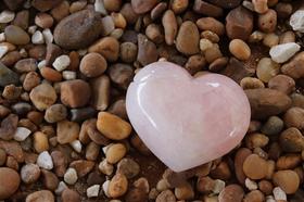 Coração de Quartzo Rosa aprox 130 gramas