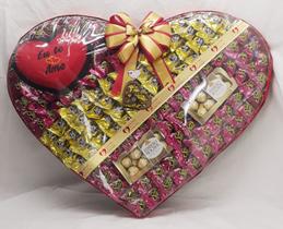 Coração Grande MDF de chocolates Sonho de Valsa, Ouro branco, Ferrero Rocher e coração de pelúcia