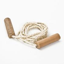 Corda de Pular Sisal Recreativo 2,35mts c/ cabo de madeira Corda de Pular Sisal Recreativo 2,35mts c/ cabo de madeira