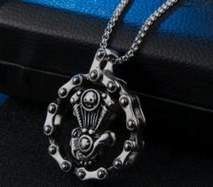 Cordão com Pingente em Aço Inox Motor Corrente Engrenagem