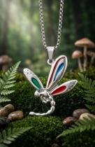 Cordão com Pingente Libélula Colorida em Aço Inox Cordão com Pingente Libélula Colorida em Aço Inox