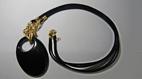 Cordão de Camurça Colar Artesanal com Pingente de Acrilico