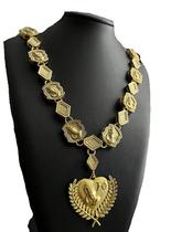 Cordão mão rezando + pingente cravejado banhado a ouro 18k