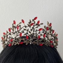 Coroa Folhas com Pedras Vermelhas - Pistache Acessórios