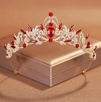 Coroa tiara cor vermelho com dourado debutante daminha florista