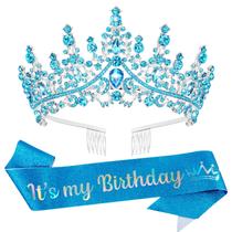 Coroas de tiara de aniversário VELSCRUN Blue Crystal para mulheres e meninas It's My Birthday Sash Queen Girls Princess Crown with pentes, decorações de festa de feliz aniversário, mamãe, irmã, presente de nascimento, acessórios de cabelo Coroas de tiara de aniversário VELSCRUN Blue Crystal para mulheres e meninas It's My Birthday Sash Queen Girls Princess Crown with pentes, decorações de festa de feliz aniversário, mamãe, irmã, presente de nascimento, acessórios de cabelo