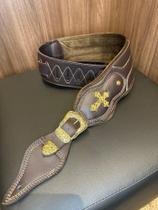 Correia artesanal de couro com Cruz prata ou dourada Correia artesanal de couro com Cruz prata ou dourada