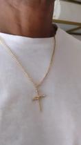 Corrente gourmet 60cm com pingente cruz prego banhado a ouro 18k.