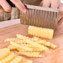 Corte batatas com rapidez e precisão usando nosso cortador profissional de palito! Corte batatas com rapidez e precisão usando nosso cortador profissional de palito!