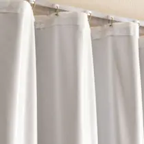 Cortina 100% Blackout 2,00x2,50m Plástico PVC p/ Trilho Comum Folha única Branco/Cinza Cortina 100% Blackout 2,00x2,50m Plástico PVC p/ Trilho Comum Folha única Branco/Cinza