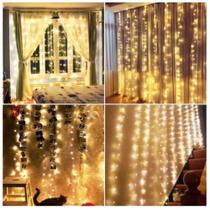 Cortina 300 LEDs 3M Branco Quente 8f Com Conectores Macho e Fêmea 110V Decoração Natalina Cortina 300 LEDs 3M Branco Quente 8f Com Conectores Macho e Fêmea 110V Decoração Natalina