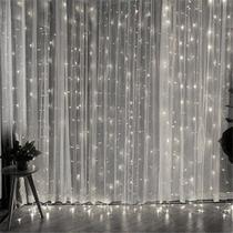 Cortina LED 4x3 Metros 900 Lâmpadas Branca Frio Fixo sem Efeito 220V Cortina LED 4x3 Metros 900 Lâmpadas Branca Frio Fixo sem Efeito 220V