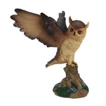 Coruja Asas Abertas em cima do tronco de Resina Sabedoria - Decore Casa